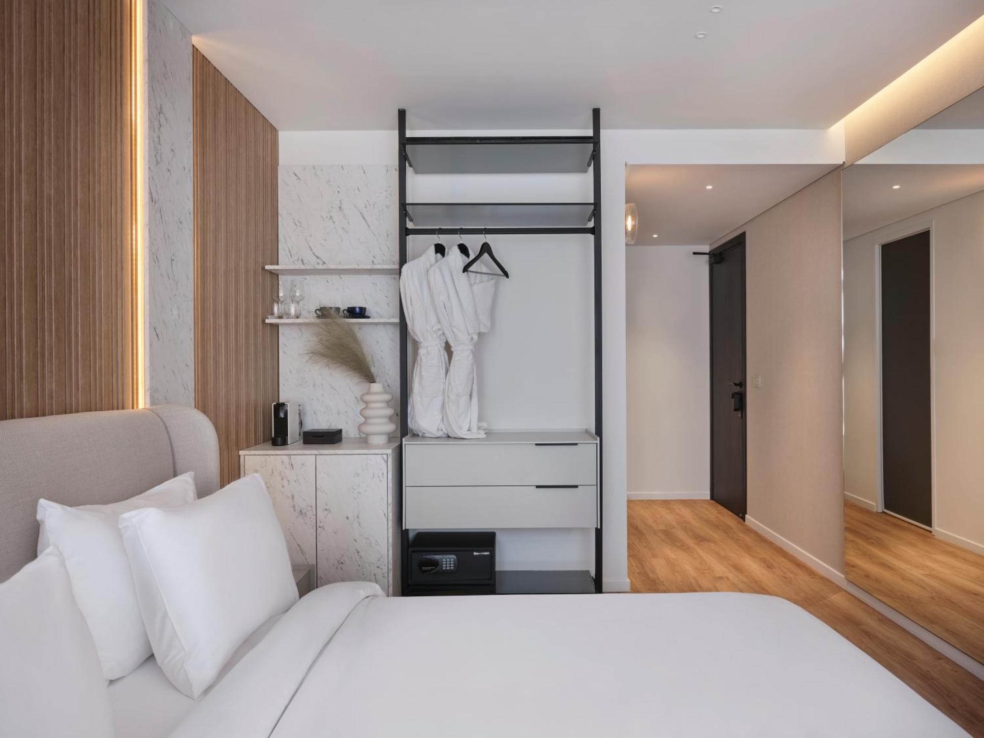 Nur Aparthotel Атина Екстериор снимка