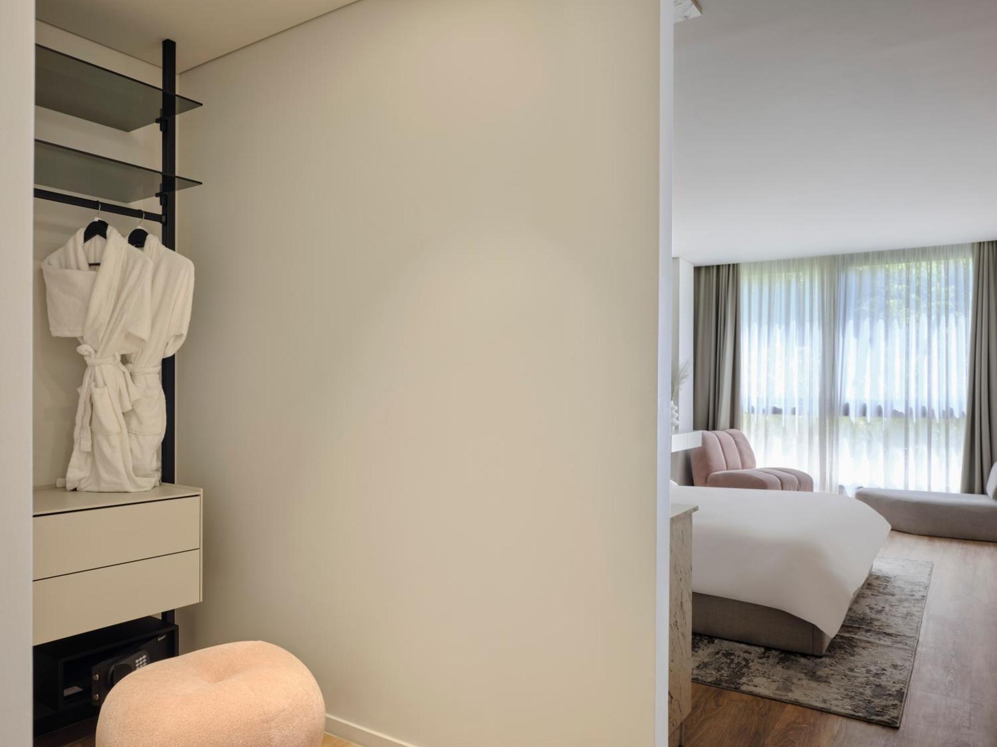 Nur Aparthotel Атина Екстериор снимка
