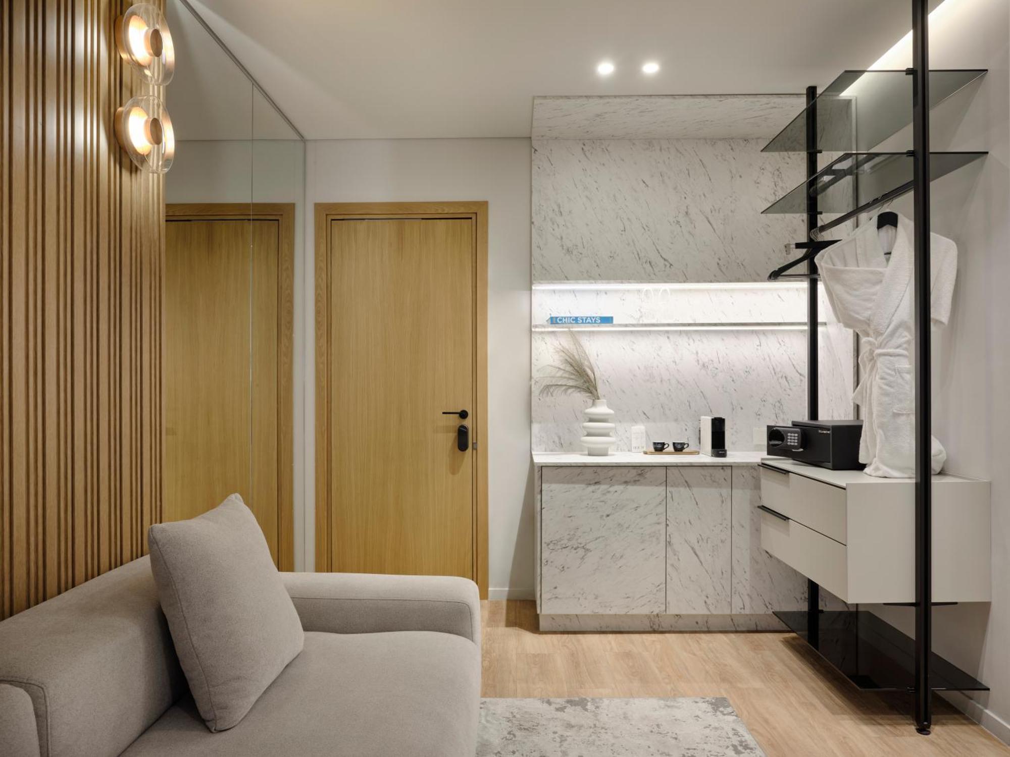Nur Aparthotel Атина Екстериор снимка