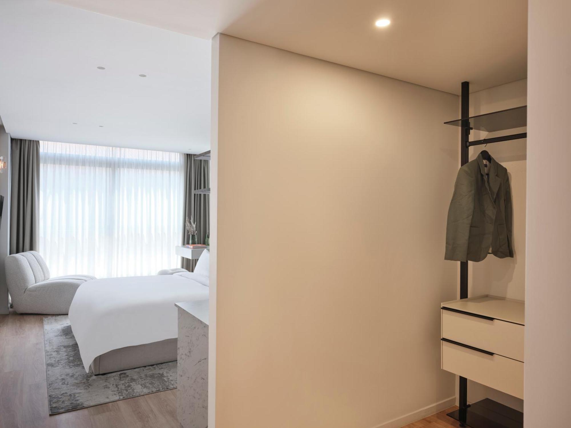 Nur Aparthotel Атина Екстериор снимка